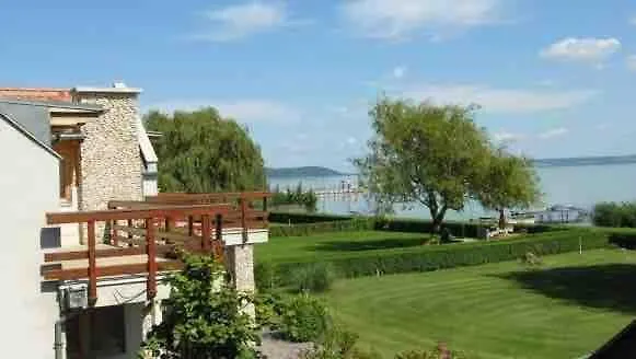 فيلة Fuzfavilla *